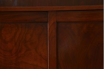 アンティーク家具　和製アンティーク　前面欅材　漆塗りが美しい戸棚(収納棚)