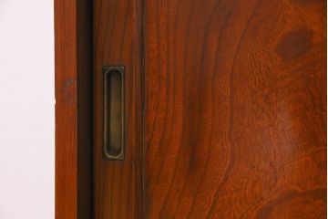 アンティーク家具　和製アンティーク　前面欅材　漆塗りが美しい戸棚(収納棚)