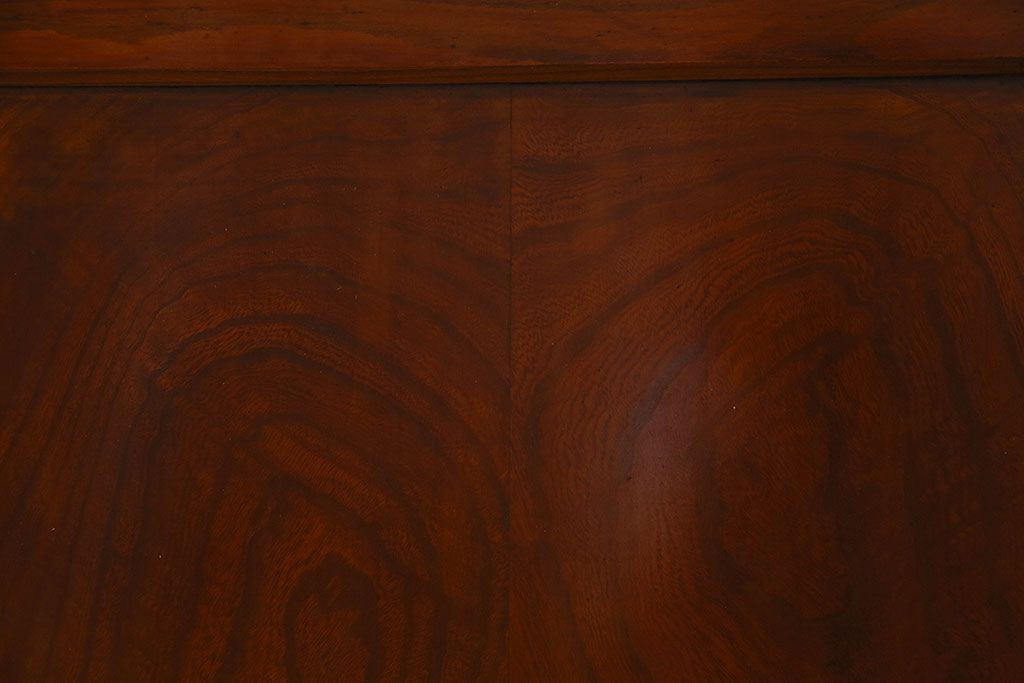 アンティーク家具　和製アンティーク　前面欅材　漆塗りが美しい戸棚(収納棚)