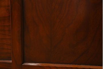 アンティーク家具　和製アンティーク　前面欅材　漆塗りが美しい戸棚(収納棚)