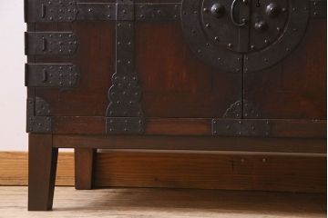 アンティーク家具　和製アンティーク　脚付き!観音開き時代箪笥ローボード(ローチェスト、引き出し、収納棚、テレビ台 )