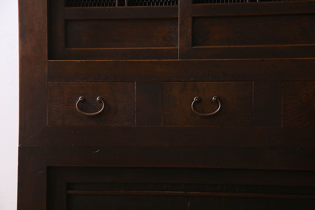 和製アンティーク　五尺　変わり型!二段重ね水屋箪笥(食器棚、収納棚)