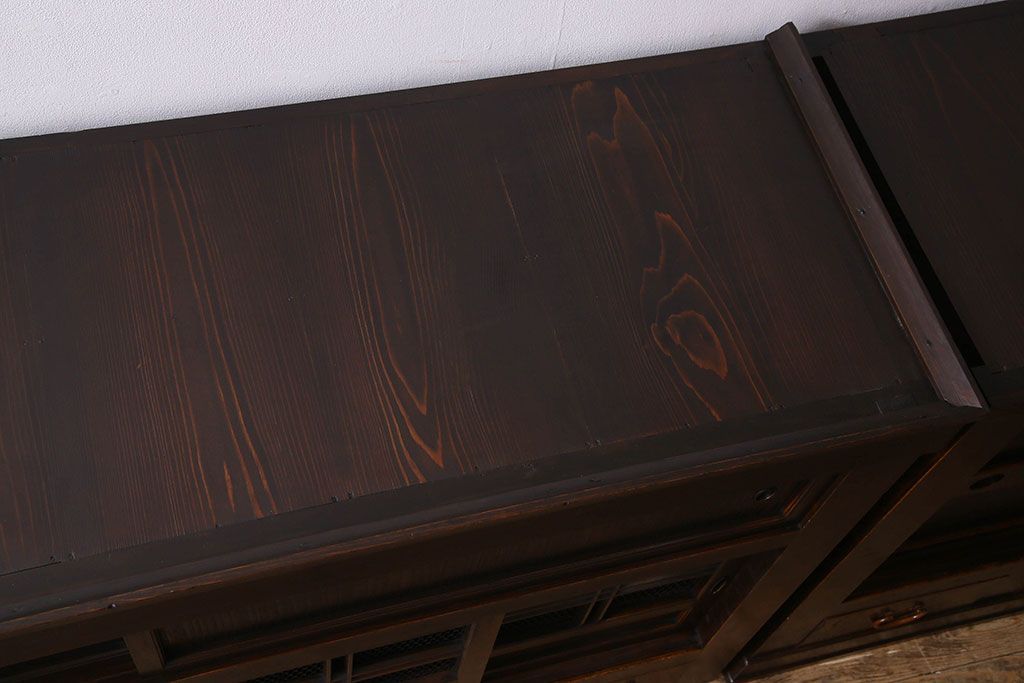 和製アンティーク　五尺　変わり型!二段重ね水屋箪笥(食器棚、収納棚)