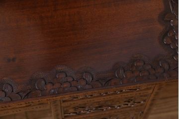 中古　伝統工芸　軽井沢彫りを施した華やかな椅子付きドレッサー(化粧台)