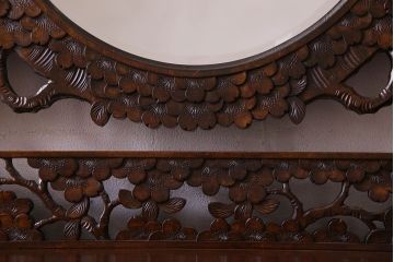 中古　伝統工芸　軽井沢彫りを施した華やかな椅子付きドレッサー(化粧台)