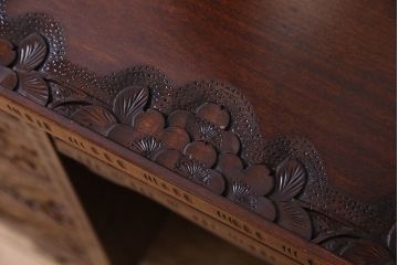 中古　伝統工芸　軽井沢彫りを施した華やかな椅子付きドレッサー(化粧台)