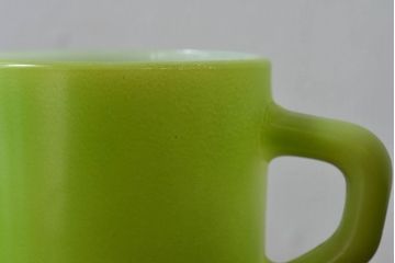 アンティーク雑貨　ビンテージ　ファイヤーキング(FireKing)　1960年代〜1970年代　リブボトムマグ・グリーン