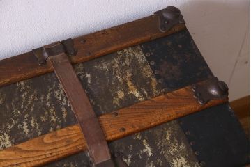 アンティーク　 1940年頃　古い質感が味のあるアンティークトランク(収納箱)(1)