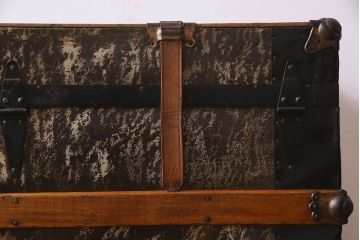 アンティーク　 1940年頃　古い質感が味のあるアンティークトランク(収納箱)(1)