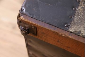 アンティーク　 1940年頃　古い質感が味のあるアンティークトランク(収納箱)(1)