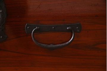 アンティーク家具　和製アンティーク　漆塗り　前面ケヤキ材の仙台箪笥(衣装箪笥、引き出し)