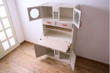 アンティーク家具　お洒落なペイントが素敵なキッチンキャビネット(収納棚、食器棚)