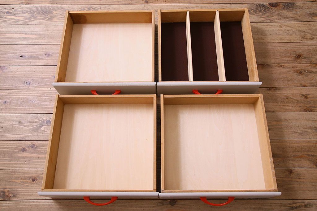 アンティーク家具　お洒落なペイントが素敵なキッチンキャビネット(収納棚、食器棚)