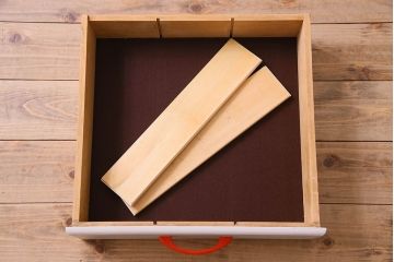 アンティーク家具　お洒落なペイントが素敵なキッチンキャビネット(収納棚、食器棚)