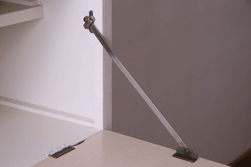 アンティーク家具　お洒落なペイントが素敵なキッチンキャビネット(収納棚、食器棚)