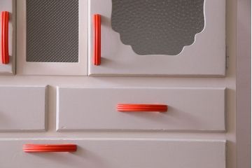 アンティーク家具　お洒落なペイントが素敵なキッチンキャビネット(収納棚、食器棚)