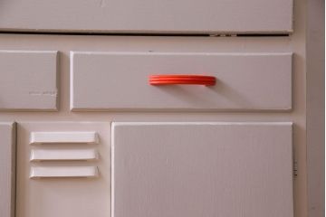 アンティーク家具　お洒落なペイントが素敵なキッチンキャビネット(収納棚、食器棚)