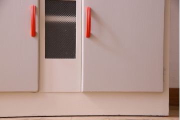 アンティーク家具　お洒落なペイントが素敵なキッチンキャビネット(収納棚、食器棚)