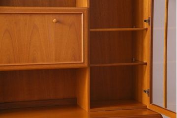 中古　STAG(スタッグ)社製　大振りなビンテージキャビネット(カップボード、食器棚、収納棚)
