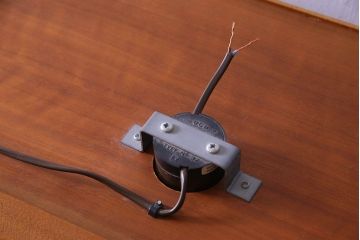 中古　STAG(スタッグ)社製　大振りなビンテージキャビネット(カップボード、食器棚、収納棚)