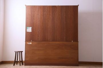 中古　STAG(スタッグ)社製　大振りなビンテージキャビネット(カップボード、食器棚、収納棚)