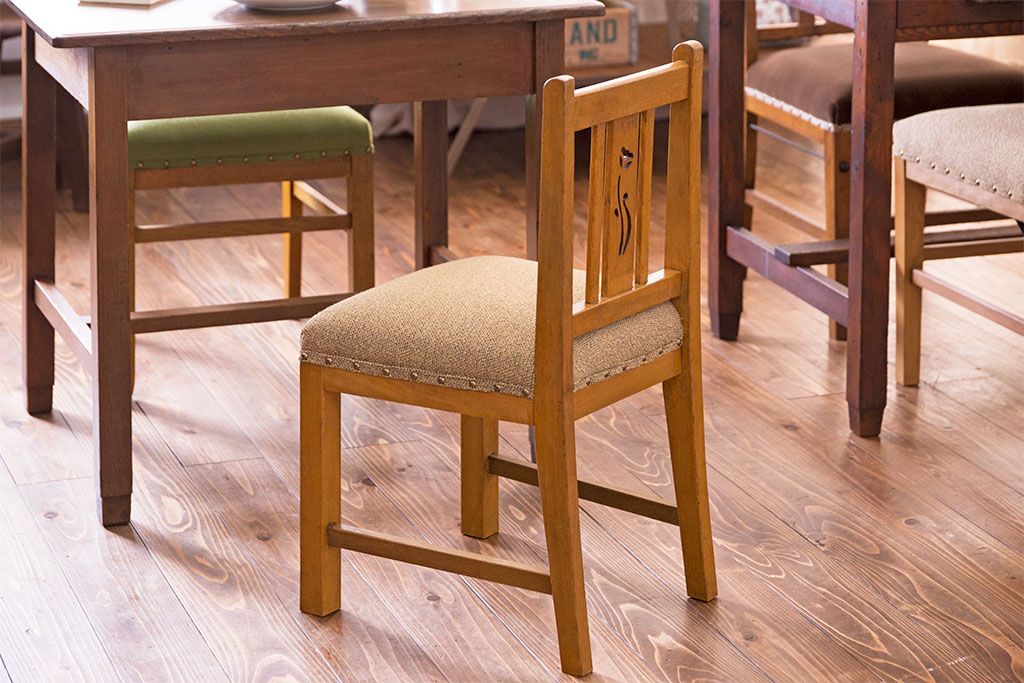 レトロ家具　レトロでかわいらしい　ブナ材のチェア(椅子)