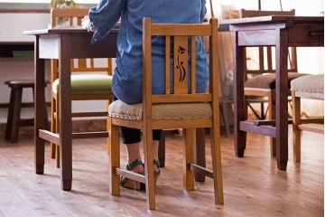 レトロ家具　レトロでかわいらしい　ブナ材のチェア(椅子)