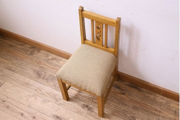 レトロ家具　レトロでかわいらしい　ブナ材のチェア(椅子)