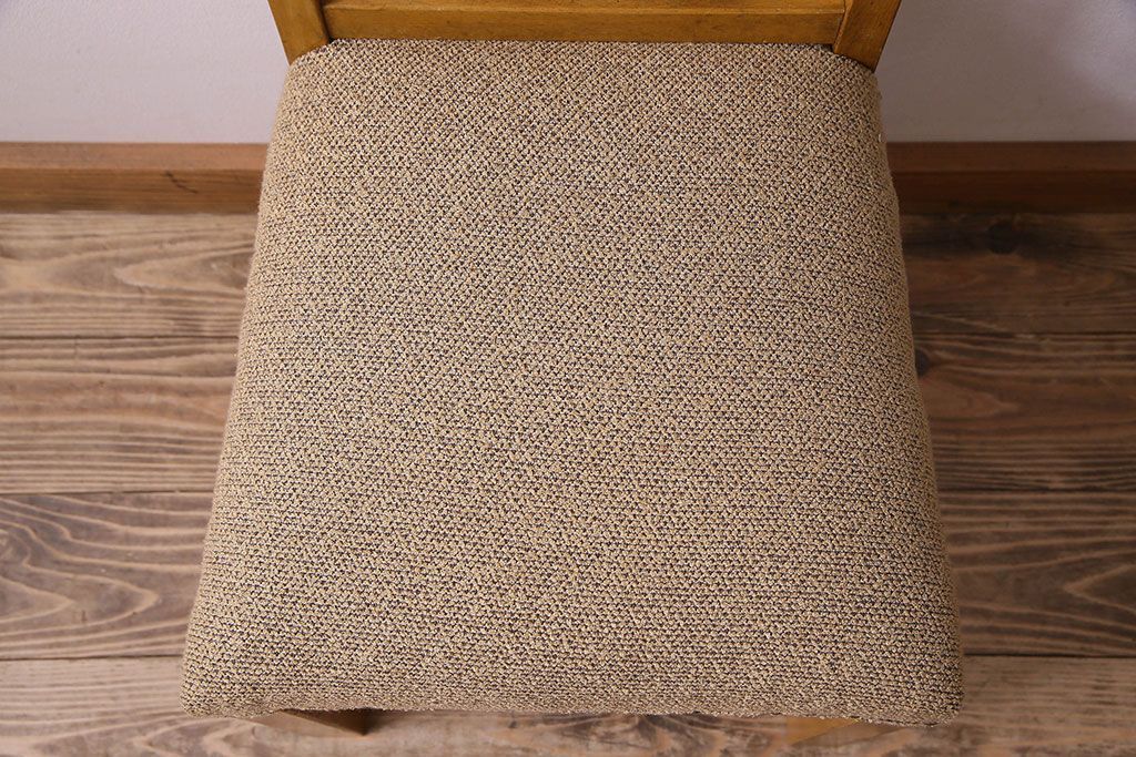レトロ家具　レトロでかわいらしい　ブナ材のチェア(椅子)