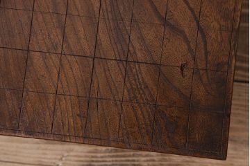 アンティーク雑貨　古民芸　総欅材　深い色合いの将棋盤(花台、飾り台)(2)