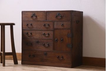 アンティーク家具　和製アンティーク　小振り　引き出し9杯付き!前面桐材の小箪笥(引き出し、チェスト、桐箪笥、桐たんす)