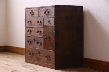 アンティーク家具　和製アンティーク　小振り　引き出し9杯付き!前面桐材の小箪笥(引き出し、チェスト、桐箪笥、桐たんす)