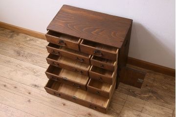 アンティーク家具　和製アンティーク　小振り　引き出し9杯付き!前面桐材の小箪笥(引き出し、チェスト、桐箪笥、桐たんす)