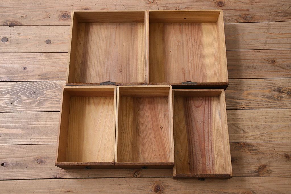 アンティーク家具　和製アンティーク　小振り　引き出し9杯付き!前面桐材の小箪笥(引き出し、チェスト、桐箪笥、桐たんす)