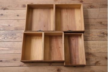 アンティーク家具　和製アンティーク　小振り　引き出し9杯付き!前面桐材の小箪笥(引き出し、チェスト、桐箪笥、桐たんす)