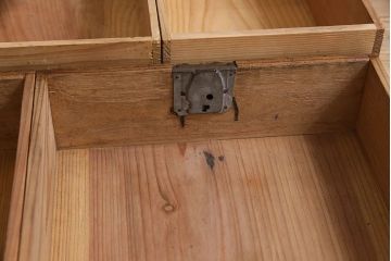 アンティーク家具　和製アンティーク　小振り　引き出し9杯付き!前面桐材の小箪笥(引き出し、チェスト、桐箪笥、桐たんす)