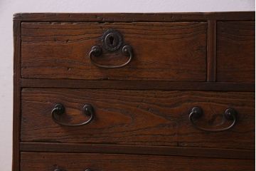 アンティーク家具　和製アンティーク　小振り　引き出し9杯付き!前面桐材の小箪笥(引き出し、チェスト、桐箪笥、桐たんす)