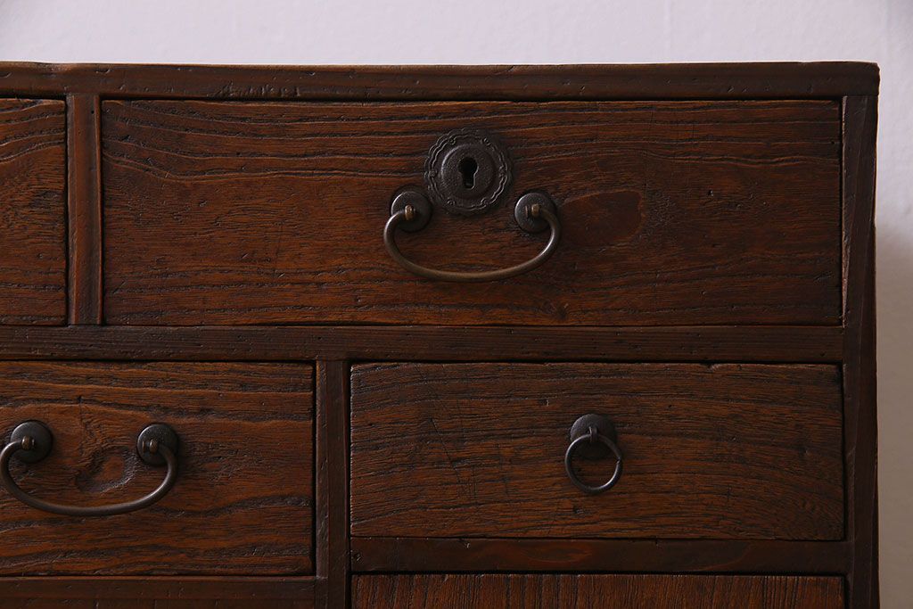 アンティーク家具　和製アンティーク　小振り　引き出し9杯付き!前面桐材の小箪笥(引き出し、チェスト、桐箪笥、桐たんす)