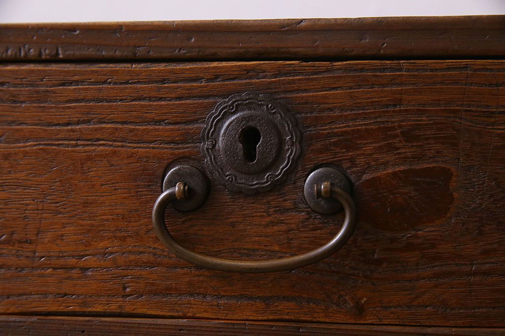 アンティーク家具　和製アンティーク　小振り　引き出し9杯付き!前面桐材の小箪笥(引き出し、チェスト、桐箪笥、桐たんす)