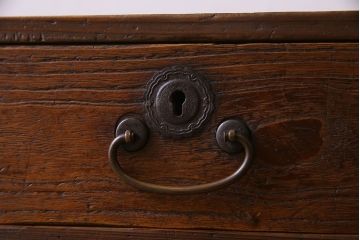 アンティーク家具　和製アンティーク　小振り　引き出し9杯付き!前面桐材の小箪笥(引き出し、チェスト、桐箪笥、桐たんす)