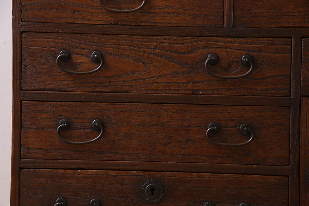 アンティーク家具　和製アンティーク　小振り　引き出し9杯付き!前面桐材の小箪笥(引き出し、チェスト、桐箪笥、桐たんす)