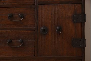 アンティーク家具　和製アンティーク　小振り　引き出し9杯付き!前面桐材の小箪笥(引き出し、チェスト、桐箪笥、桐たんす)