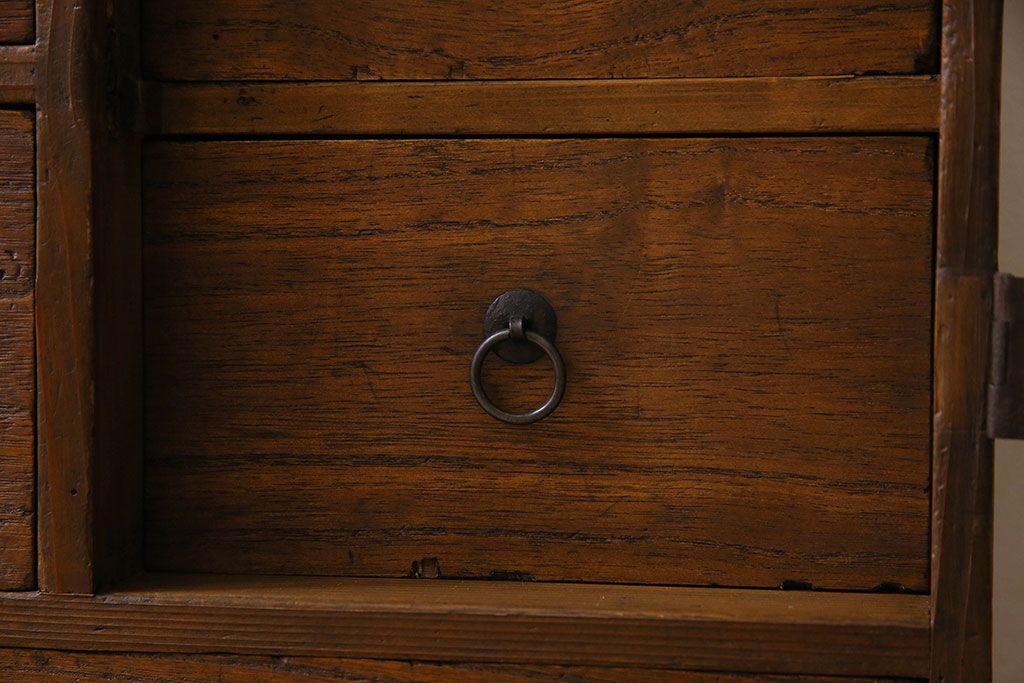 アンティーク家具　和製アンティーク　小振り　引き出し9杯付き!前面桐材の小箪笥(引き出し、チェスト、桐箪笥、桐たんす)