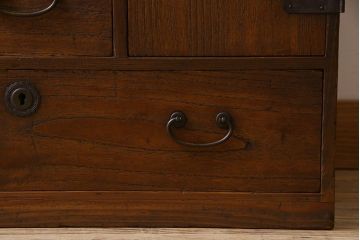 アンティーク家具　和製アンティーク　小振り　引き出し9杯付き!前面桐材の小箪笥(引き出し、チェスト、桐箪笥、桐たんす)