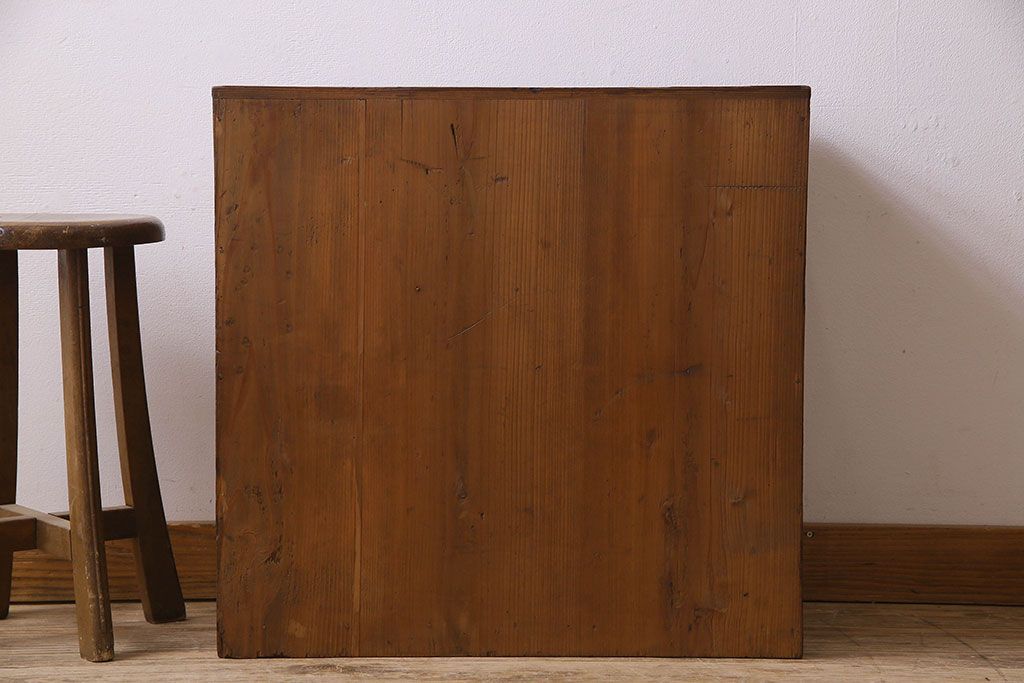 アンティーク家具　和製アンティーク　小振り　引き出し9杯付き!前面桐材の小箪笥(引き出し、チェスト、桐箪笥、桐たんす)