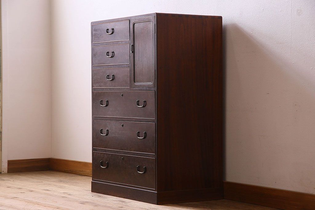 アンティーク家具　和製アンティーク　大正昭和期　総楠の木材製の上質な引き出し(チェスト)