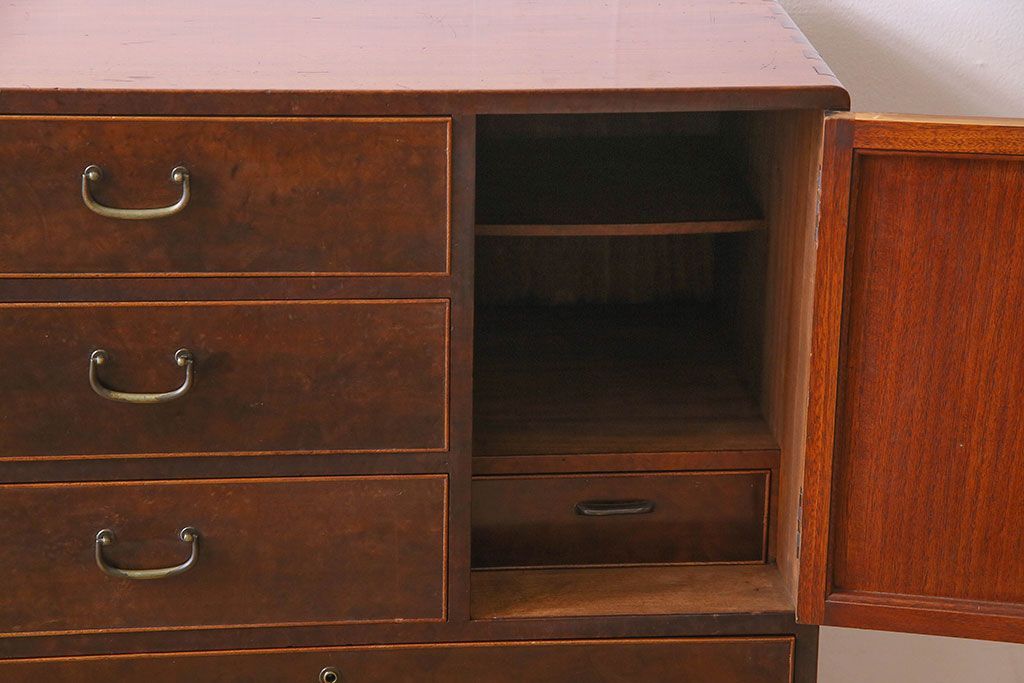 アンティーク家具　和製アンティーク　大正昭和期　総楠の木材製の上質な引き出し(チェスト)