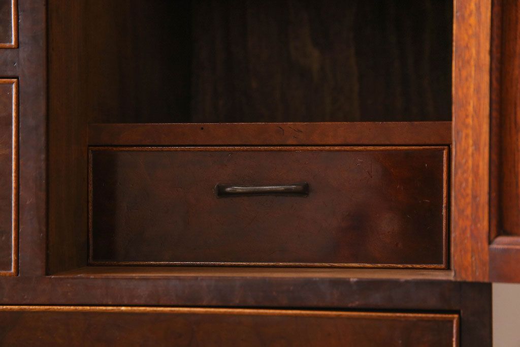 アンティーク家具　和製アンティーク　大正昭和期　総楠の木材製の上質な引き出し(チェスト)