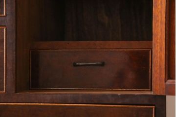 アンティーク家具　和製アンティーク　大正昭和期　総楠の木材製の上質な引き出し(チェスト)