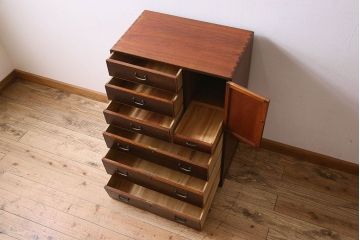 アンティーク家具　和製アンティーク　大正昭和期　総楠の木材製の上質な引き出し(チェスト)